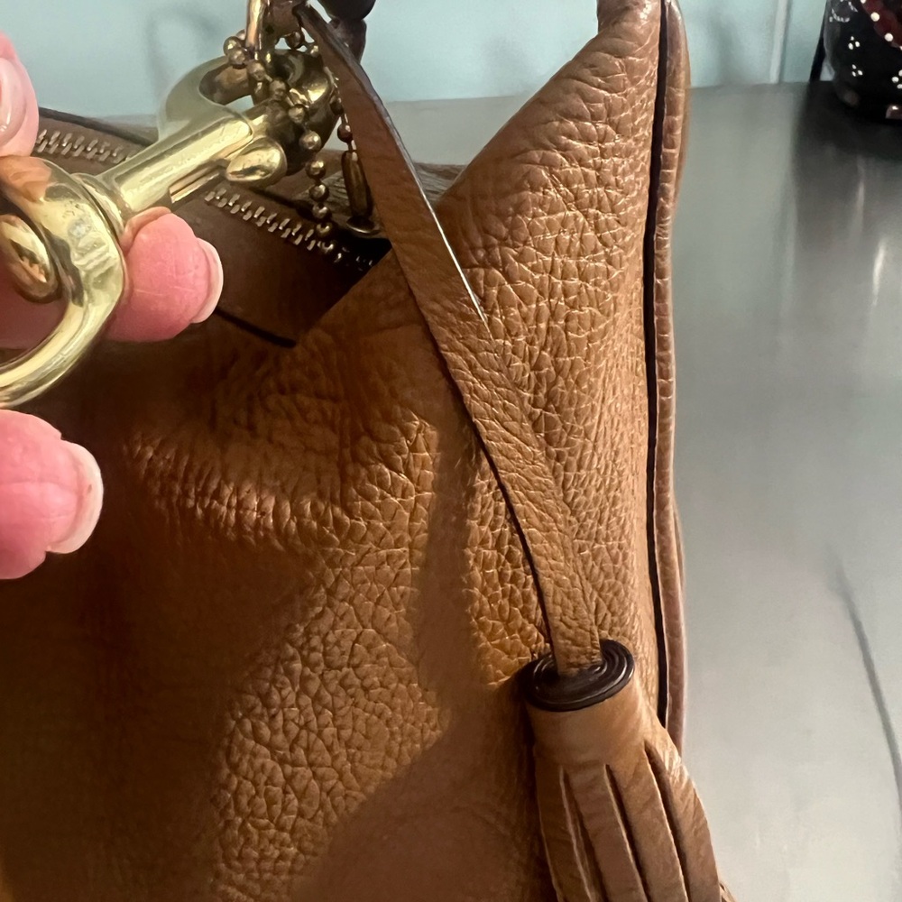 Older Tan Coach Leather Hobo Bag with Hang Tag - Picture 5 of 10